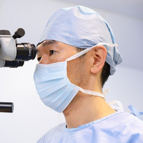 仕事と生活の質を維持するために、現役世代こそ老眼の治療を